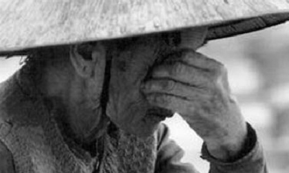 Mẹ già suốt 1 tuần bị bỏ đói, chết nghẹn bên mâm cơm ngay giữa nhà con trai