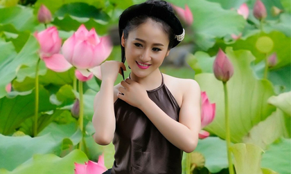 Mỹ nhân ăn chay Viên Hoàng Thu khoe vẻ đẹp đậm chất Việt với áo yếm