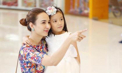 Con gái Hoa hậu Ngọc Diễm vui vẻ tận hưởng mùa hè bên mẹ 