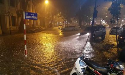 Nhiều tuyến phố ở Hà Nội chìm ngập do bão số 3 gây ra