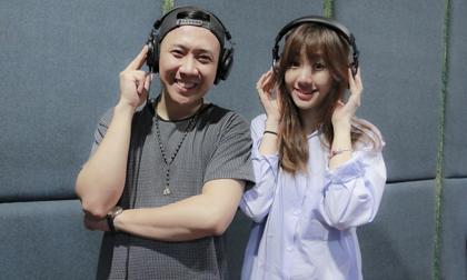 Giữa bão scandal, Trấn Thành vẫn nhiệt tình hướng dẫn Hari Won trong phòng thu