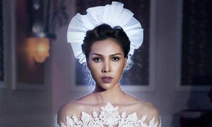 Minh Triệu diện váy cưới xuyên thấu, khoe chân dài gợi cảm