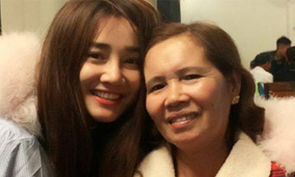 Chân dung mẹ ruột bán hàng rong, từng khiến Nhã Phương suýt tự tử