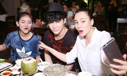  Nathan Lee và Hồ Quỳnh Hương xì tin hiếm thấy khi đi ăn tối