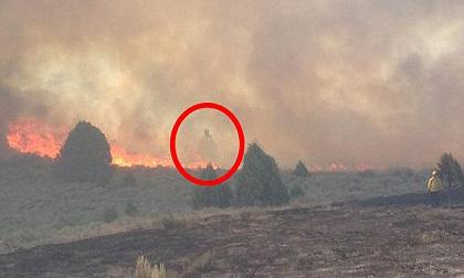 Bức ảnh được cho là hồn ma lơ lửng trong đám cháy