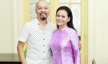 Đức Hùng diện 'cây trắng' đi xem show diễn của Khánh Ly