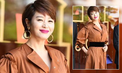 'Nữ hoàng gợi cảm' Kim Hye Soo trẻ ngỡ ngàng ở tuổi 46