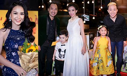 Không ngại mưa gió, dàn sao bất chấp xuất hiện trong buổi ra mắt 'Nắng'