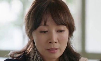 Thấy chồng bắt mẹ mình ăn bát cơm bị ruồi bâu đen đặc, cô vợ quê đã có màn đáp trả khiến chồng sững sờ