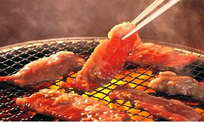 Cả gia đình có thể bị ngộ độc bởi các thói quen khi nấu ăn sau