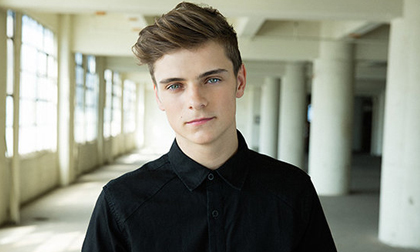 Doanh nghiệp đầu tư vào các nghệ sĩ quốc tế - con dao hai lưỡi