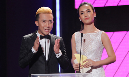 Trấn Thành vô duyên, bị Ái Phương 'đá xoáy' ngay trên sóng trực tiếp VTV Awards