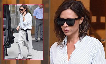 Lâu lắm rồi mới thấy Victoria đi sandals bệt tại show diễn ở NYFW