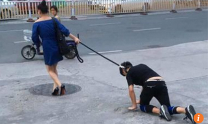 Xôn xao bức ảnh người phụ nữ xích cổ, dắt bạn trai như cún giữa đường