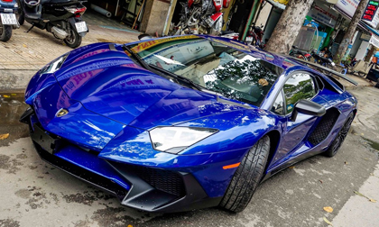 Minh Nhựa mua hai siêu xe cùng màu