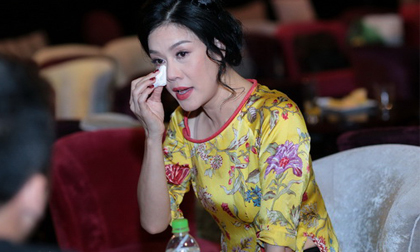 Thu Phương khóc khi chia sẻ về thời ấu thơ nghèo khó