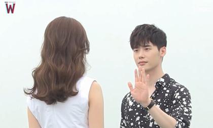 Tập cuối phim 'Hai thế giới' khiến khán giả 'ngã ngửa'