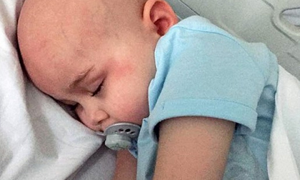 Thần tiên là có thật: Bé gái 4 tuổi chiến thắng 12 khối u ác tính