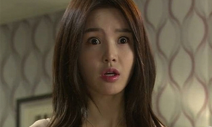 Chồng hẹn ra nhà nghỉ lúc giữa trưa, nhưng vừa đến nơi đọc tên chồng thì cô nhân viên đột nhiên khóc thét