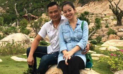 Jennifer Phạm lộ rõ bụng bầu, đăng ảnh bên chồng bác bỏ tin đồn trục trặc