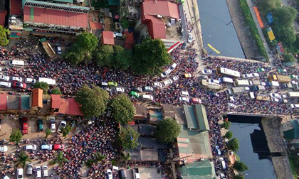 Phát hoảng với cảnh tượng tắc đường kinh hoàng tại Hà Nội