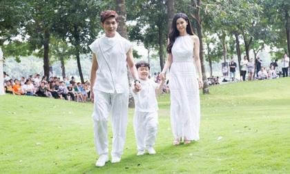 Gia đình Tim – Trương Quỳnh Anh gây náo loạn khi diễn thời trang