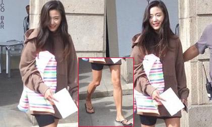 'Mợ chảnh' Jun Ji Hyun lộ đôi chân gân guốc trên phim trường