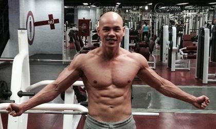 Phan Đình Tùng bất ngờ khoe thân hình 6 múi siêu chuẩn ở tuổi 41