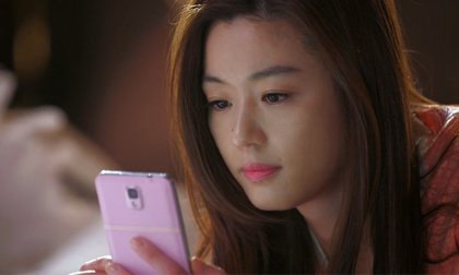 Hóa đá khi phát hiện cô bạn thân “áo lót cũng mặc chung” lén lút dùng trộm cả... bạn trai mình