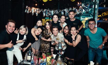 Đàm Vĩnh Hưng cùng bạn bè quậy trong bar sau tiệc sinh nhật hoành tráng 