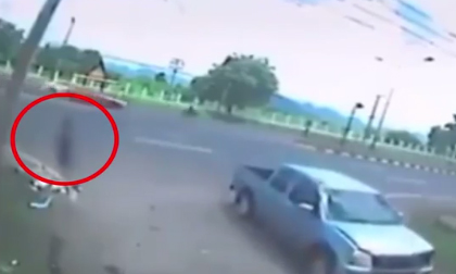 Clip 'hồn lìa khỏi xác' sau tai nạn giao thông gây xôn xao