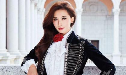 Vẻ đẹp đầy quyền lực của Lâm Chí Linh trên tạp chí