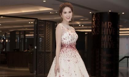 Ngọc Trinh nhận giải nữ diễn viên chính được yêu thích nhất