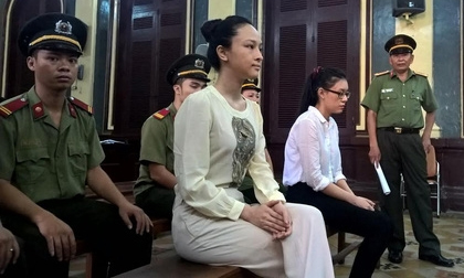 Hoa hậu Phương Nga từng bị mẹ ruột đưa ra tòa