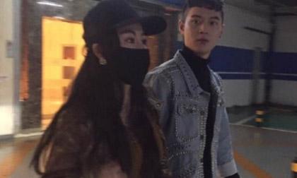 Trương Bá Chi đi xem phim của chồng cũ Tạ Đình Phong cùng 'trai lạ'