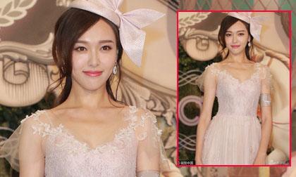 Đường Yên bị chê cười khi diện đồ sến sẩm dự sự kiện