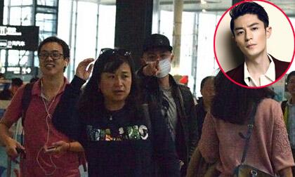 Hoắc Kiến Hoa khó chịu ra mặt, chỉ tay 'cảnh cáo' phóng viên