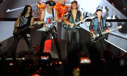 Scorpions huyền thoại 'đốt cháy' hơn vạn khán giả tại Monsoon Music Festival 2016