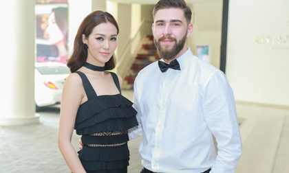 Khánh My tình tứ rủ bạn trai Tây đi mua nhà