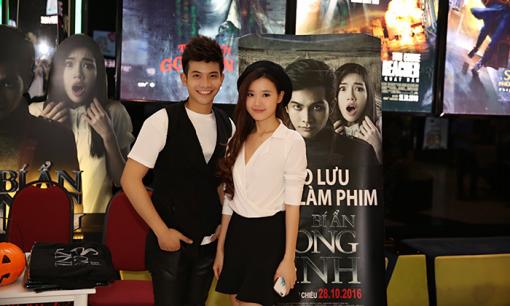 Vắng Elly Trần, Midu rạng rỡ cùng 'người yêu màn ảnh' đi phát kẹo cho khán giả