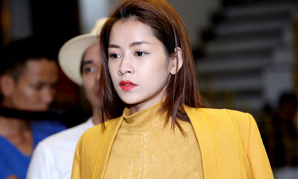 Chi Pu bận rộn thử đồ để dự show thời trang