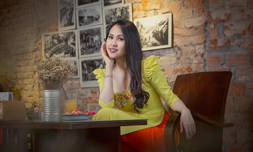 'Gái nhảy' Minh Thư hoài cổ trong tà áo dài nền nã của thập niên 90