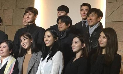 Suzy - Kim Woo Bin cùng dàn sao 'Yêu không kiểm soát' dự đám cưới đồng nghiệp