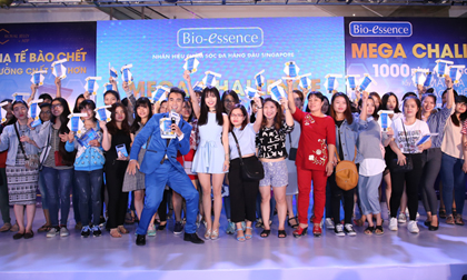 Hơn 1.000 phụ nữ trải nghiệm tẩy sạch mặt nạ tế bào da chết cùng Bio-essence