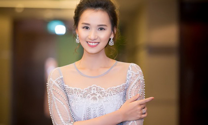 Nhan sắc thanh tân của Lã Thanh Huyền gây chú ý tại sự kiện