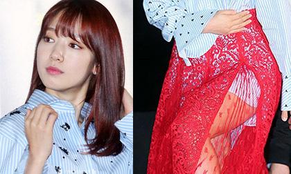 Giật mình khi nhìn xuống phần chân váy của Park Shin Hye