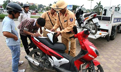 Từ 2017, phạt người đi xe máy không sang tên đổi chủ