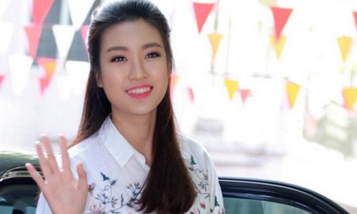 Giản dị về trường ngày 20-11, Đỗ Mỹ Linh mong thầy cô không xem mình là hoa hậu