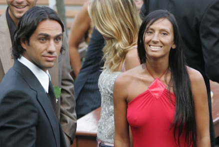 Những cầu thủ giàu sụ nhưng vẫn lấy vợ xấu “ma chê quỷ hờn”