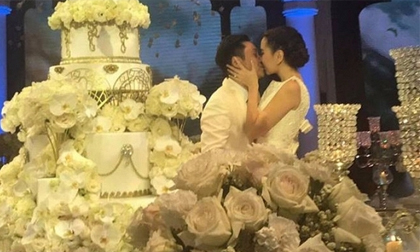 Đám cưới xa hoa của MC Mai Ngọc: Cô dâu chú rể trao cho nhau nụ hôn ngọt ngào